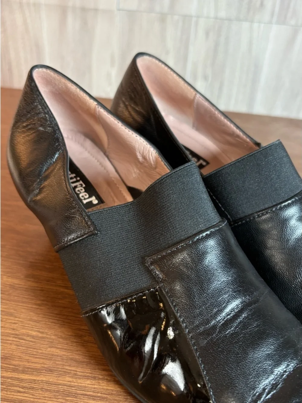 BeautiFeel Black Leather Slip-On Heeled Loafers with Elastic Panel
